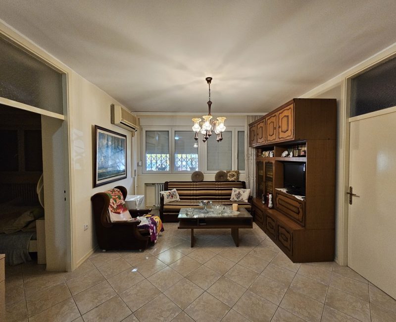 Dvosoban stan, Žitni trg 14