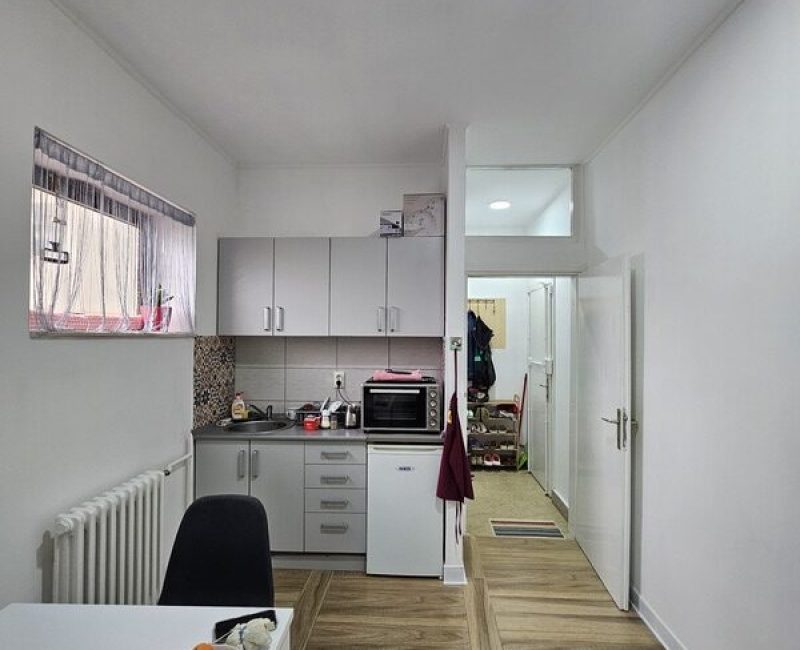 Poslovni prostor-stan, Žitni trg, 8