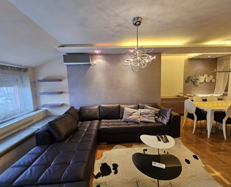 Trosoban stan, Žitni trg 39